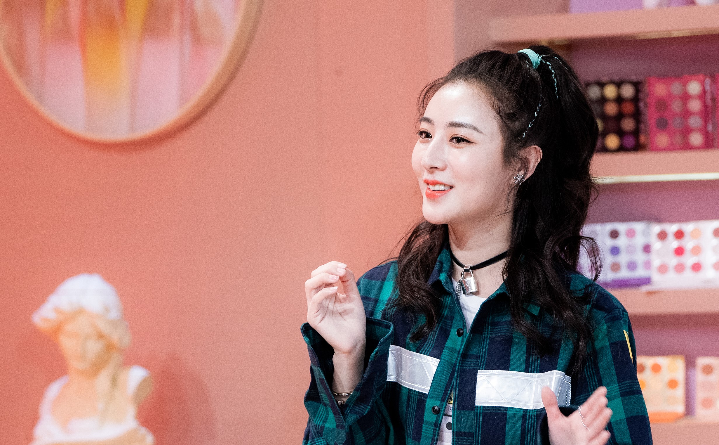 指尖女巫最新安卓版(Swipe Casters)游戏主界面和角色选择画面