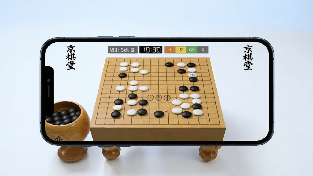 画面展示两位围棋爱好者在手机屏幕两端实时对弈的场景,屏幕中央为围棋棋盘,棋盘两侧分别有