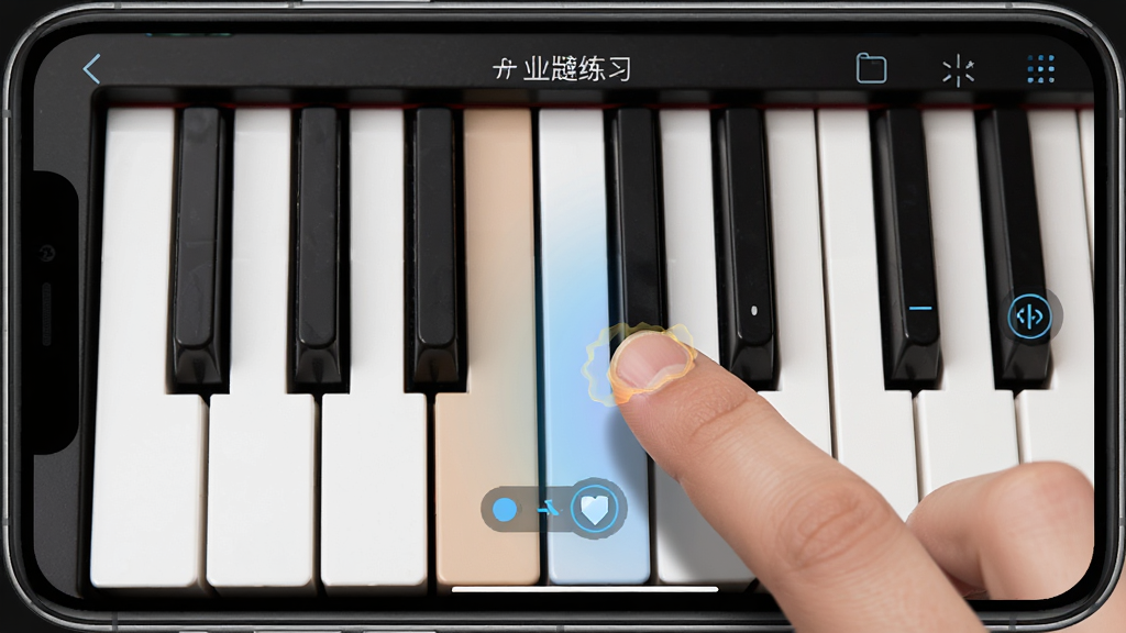 一张电子琴键练习软件在手机端运行时的操作界面示意图,主体为手指点击琴键的瞬间,布局特写镜头,排版聚焦琴键区域,风格真实使用场景,细节包含手指与琴键接触点及界面反馈,画质清晰干净无多余元素