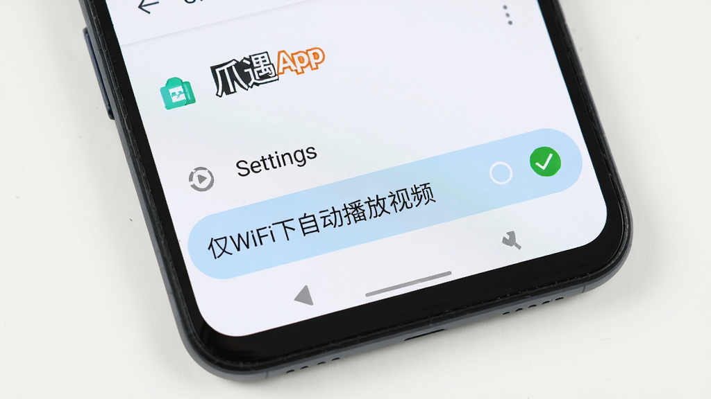 һ����׿�ֻ���Ļ��ʾצ��APP������ҳ�棬ҳ���и�����ʾ����WiFi���Զ�������Ƶ��ѡ��Ա�����ɫ�Թ��������Ǽ��İ�ɫ���棬�������ʵ�ã�ϸ�ڸɾ������ʸ��壬�޶���Ԫ��