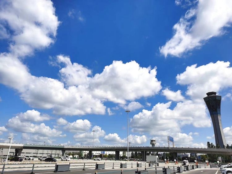 西安环境空气质量改善蓝天白云实拍图