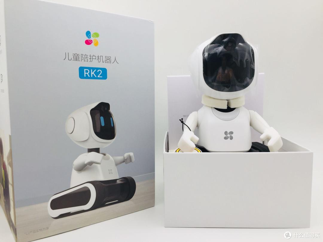 汝伴智能陪伴机器人开箱外观与全家福实拍图