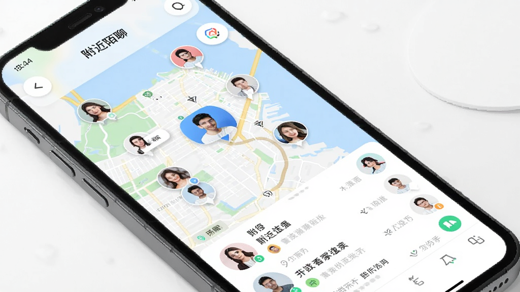 手机屏幕展示附近陌聊应用主界面,地图上分布多个用户头像气泡,底部聊天列表,现代简约风格,明亮色调,干净无多余元素,高清画质