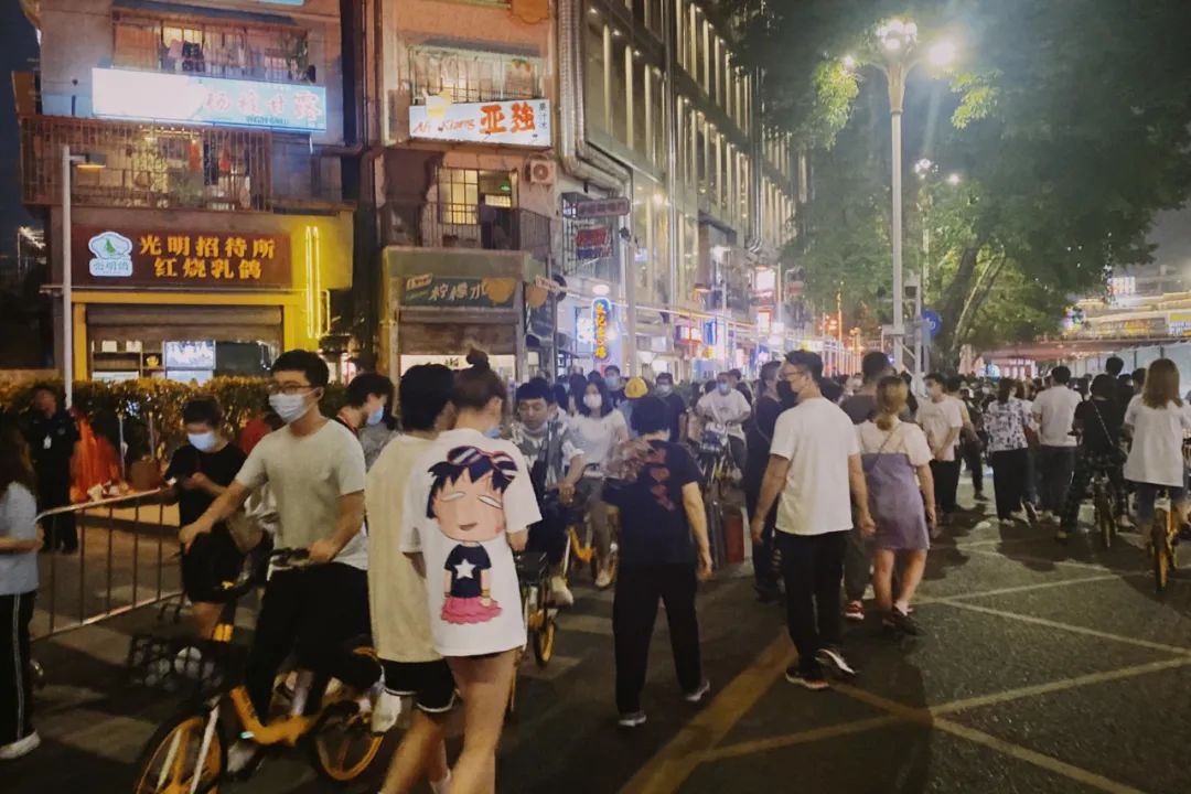 耶火live观众入场排队现场实拍