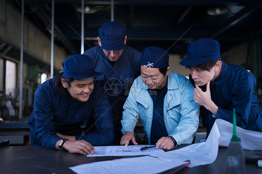 那年我接手了老爸的工厂 老师傅 学技术 车间日常