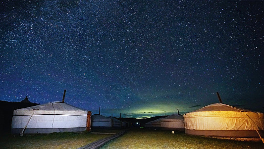 纯净阿鲁科尔沁草原蒙古包夜晚星空