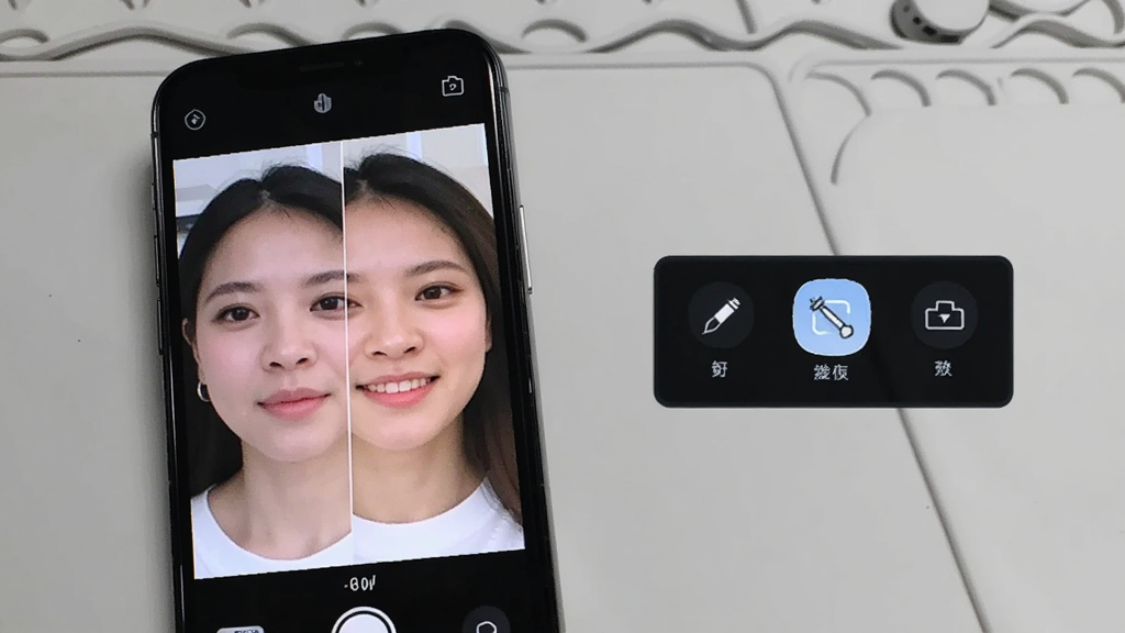 一张展示美颜特效P图相机一键修图功能的图片,画面左侧是一部手机显示修图前后对比,右侧是修图工具栏图标,背景为浅灰色工作台面,风格简洁专业,细节清晰,画质干净,无多余元素