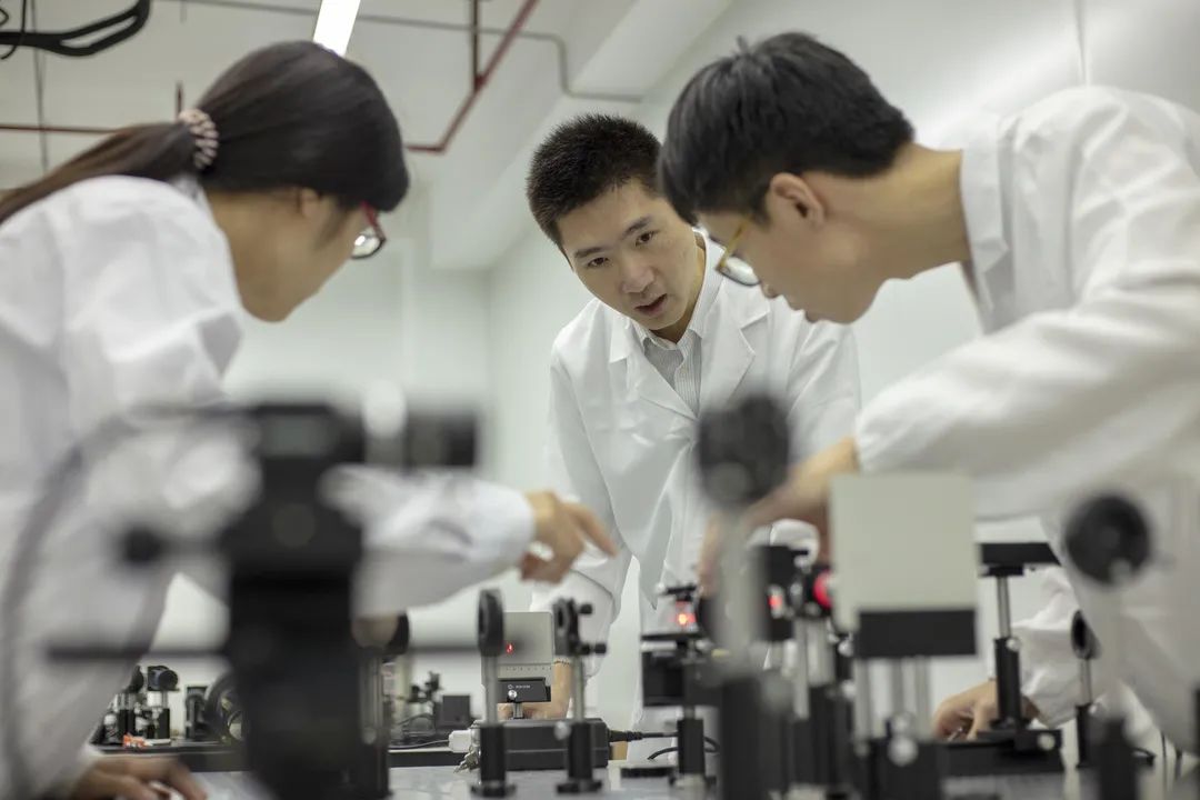 中科梦 科技强国 中国梦 科研人员工作场景