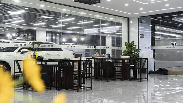 膜一姐汽车贴膜门店施工实拍图