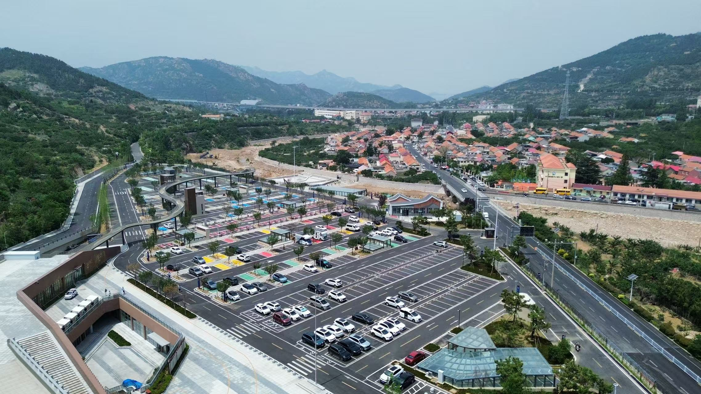 青岛停车 崂山景区官方停车场排队